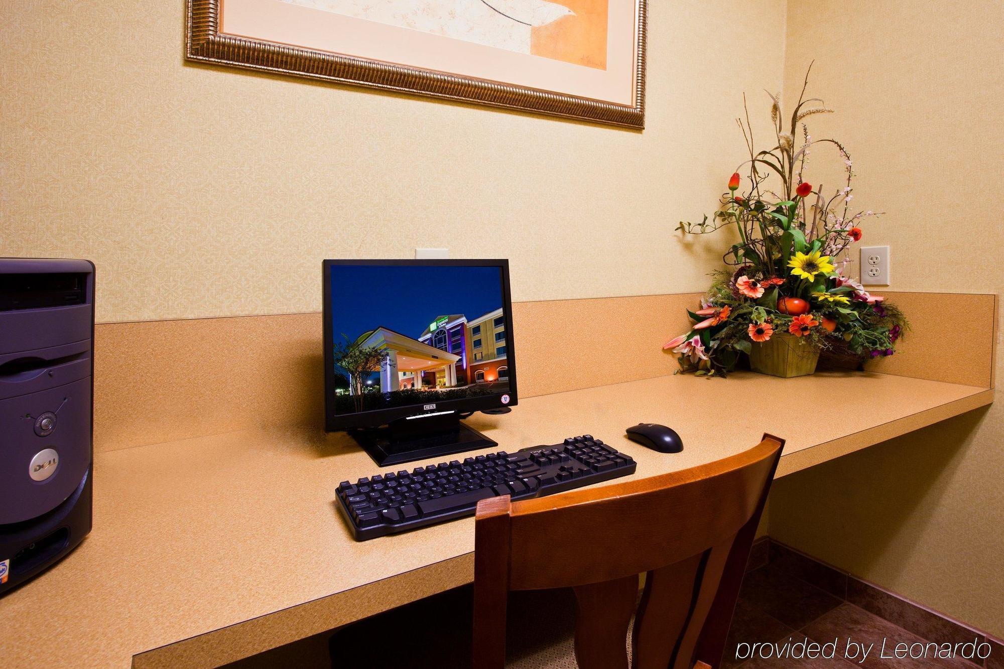 Holiday Inn Express Hotel & Suites Tampa-Fairgrounds-Casino, An Ihg Hotel Facilities photo