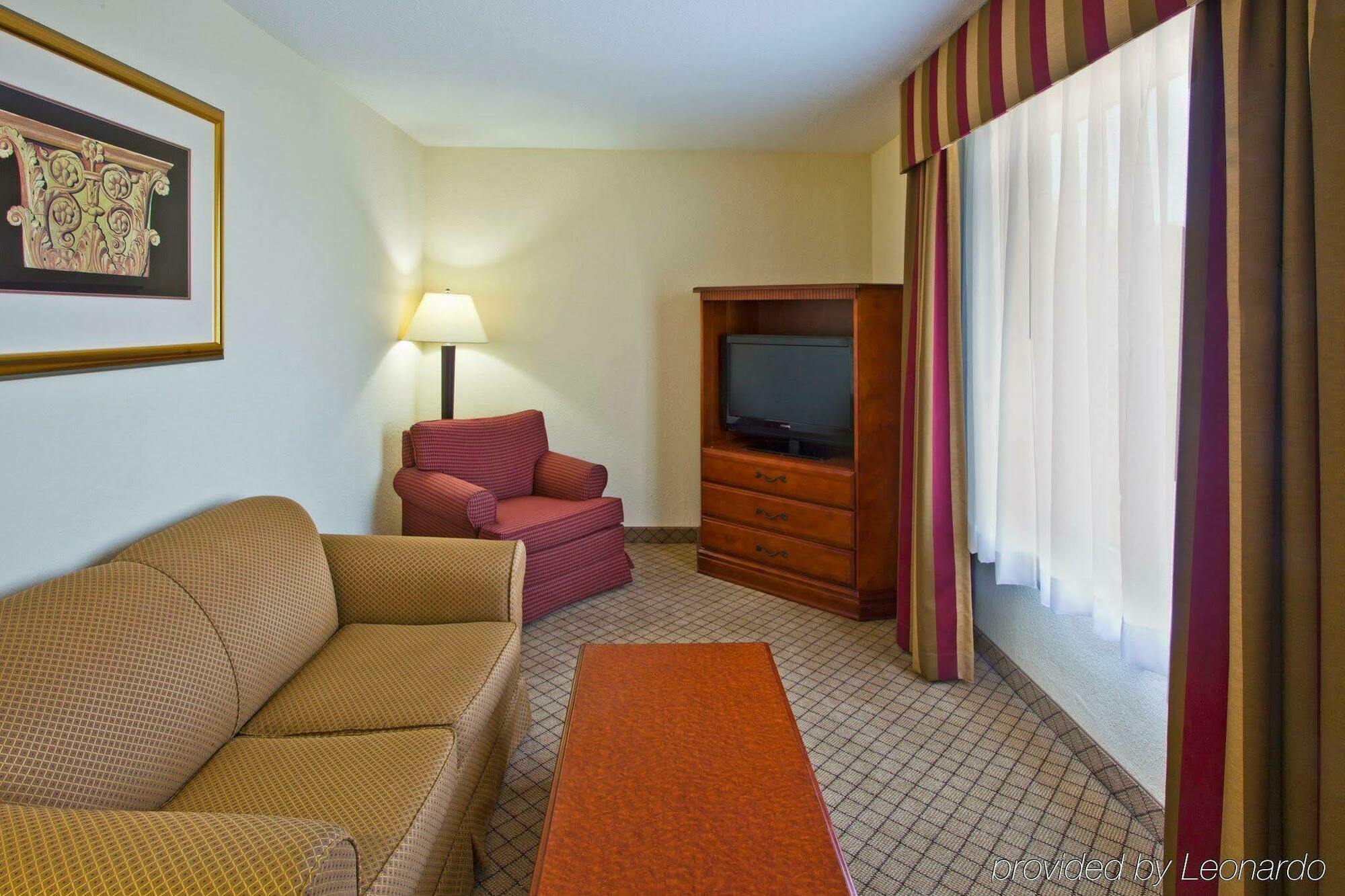 Holiday Inn Express Hotel & Suites Tampa-Fairgrounds-Casino, An Ihg Hotel Room photo